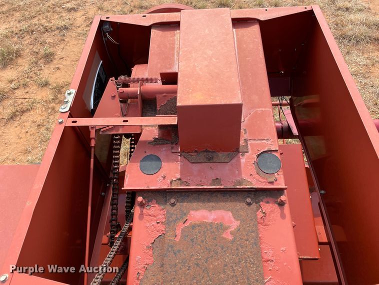 image for item DN5080 2004 Hesston 4570  small square baler
