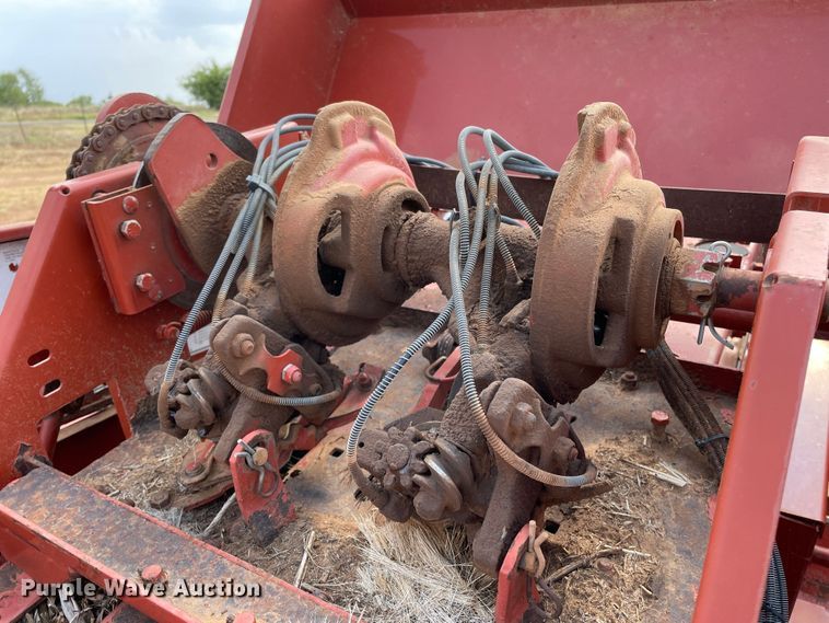 image for item DN5080 2004 Hesston 4570  small square baler