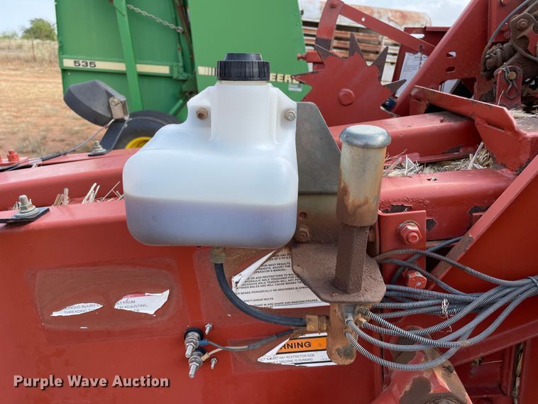 image for item DN5080 2004 Hesston 4570  small square baler