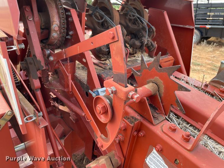 image for item DN5080 2004 Hesston 4570  small square baler