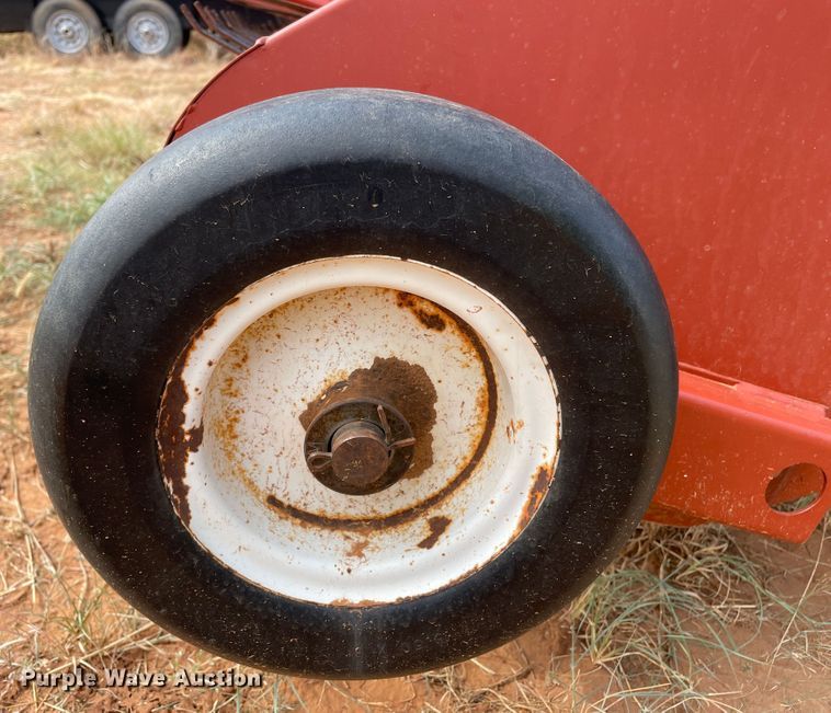 image for item DN5080 2004 Hesston 4570  small square baler