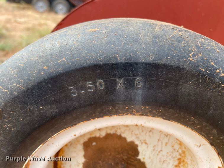 image for item DN5080 2004 Hesston 4570  small square baler