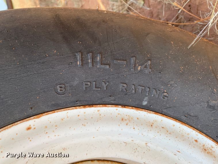 image for item DN5080 2004 Hesston 4570  small square baler