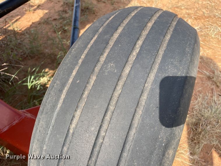 image for item DN5080 2004 Hesston 4570  small square baler