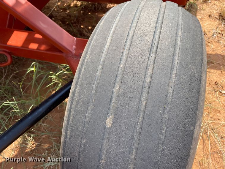 image for item DN5080 2004 Hesston 4570  small square baler