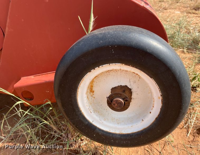 image for item DN5080 2004 Hesston 4570  small square baler