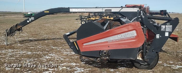 image for item DO3722 2003 MacDon 5020  swather / windrower