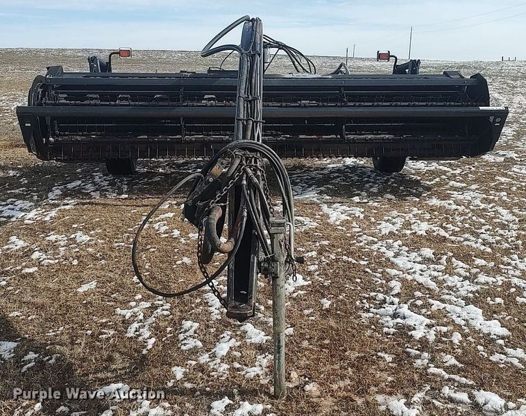 image for item DO3722 2003 MacDon 5020  swather / windrower