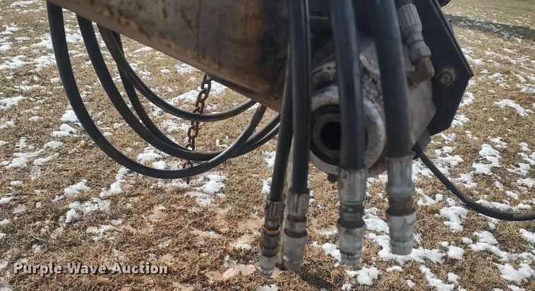 image for item DO3722 2003 MacDon 5020  swather / windrower