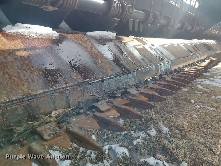 image for item DO3722 2003 MacDon 5020  swather / windrower