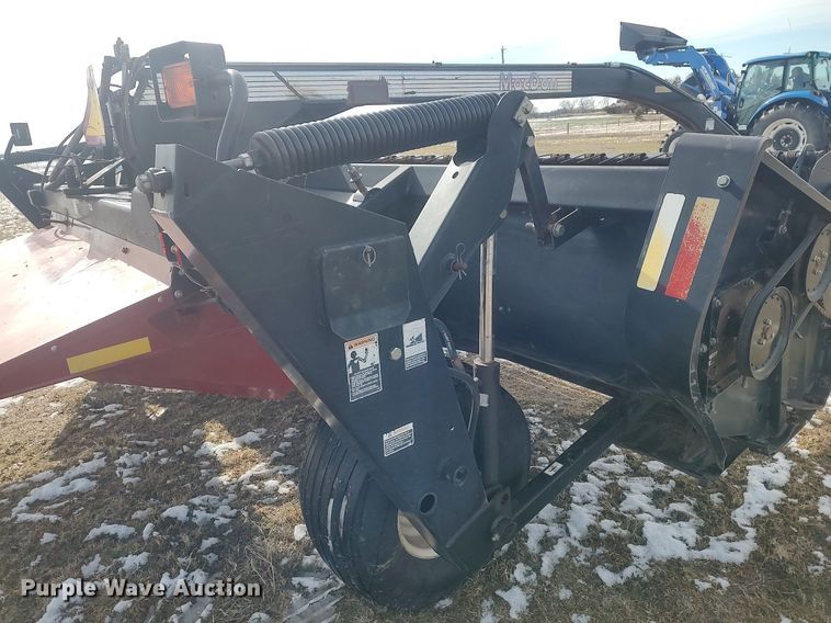 image for item DO3722 2003 MacDon 5020  swather / windrower