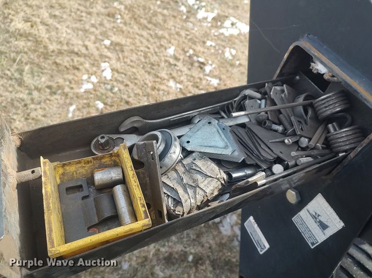 image for item DO3722 2003 MacDon 5020  swather / windrower