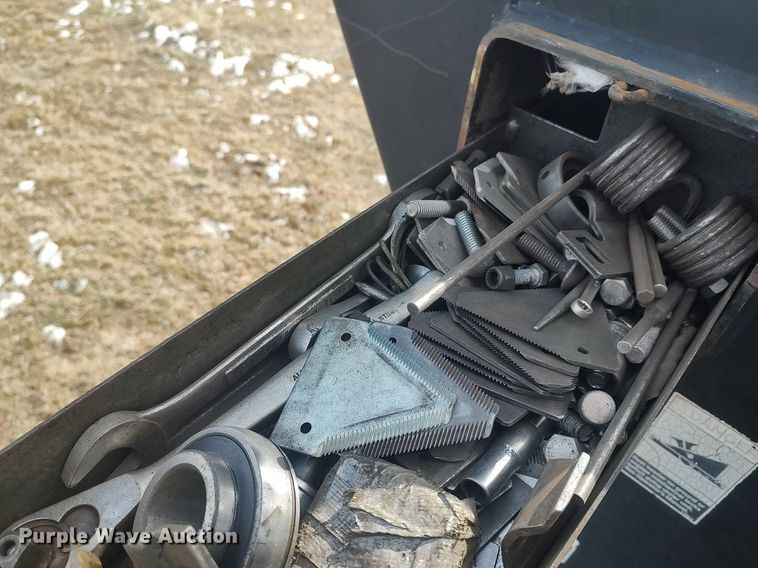 image for item DO3722 2003 MacDon 5020  swather / windrower