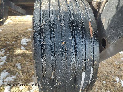 image for item DO3722 2003 MacDon 5020  swather / windrower