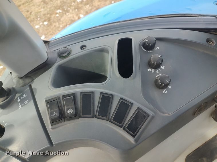 image for item DO3723 2015 New Holland T4.110  MFWD tractor