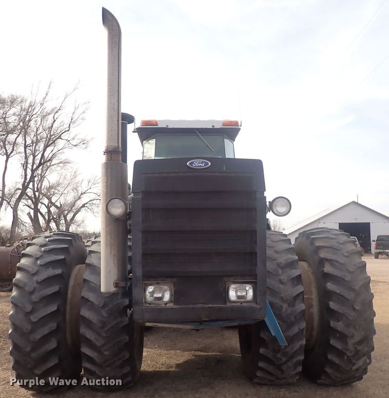 image for item DQ5067 Ford 946 Versatile  4WD tractor