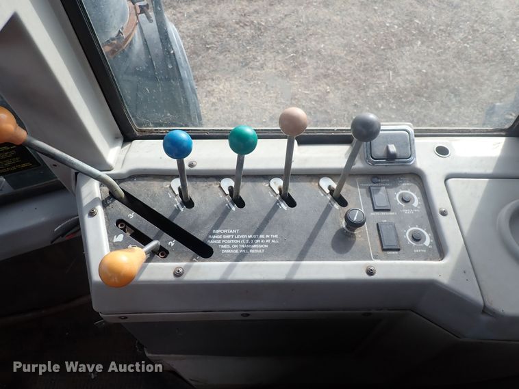 image for item DQ5067 Ford 946 Versatile  4WD tractor