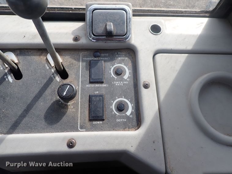 image for item DQ5067 Ford 946 Versatile  4WD tractor