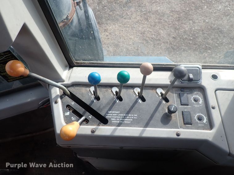 image for item DQ5067 Ford 946 Versatile  4WD tractor