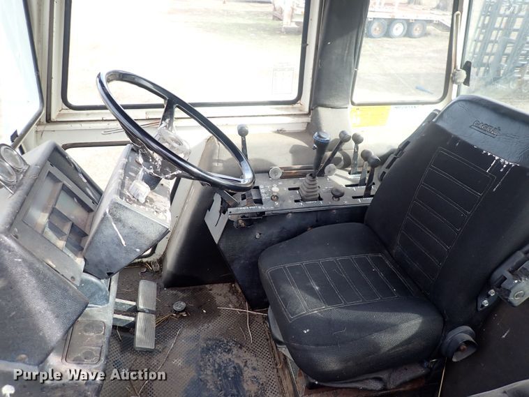 image for item DQ5068 1979 Case 2290  tractor