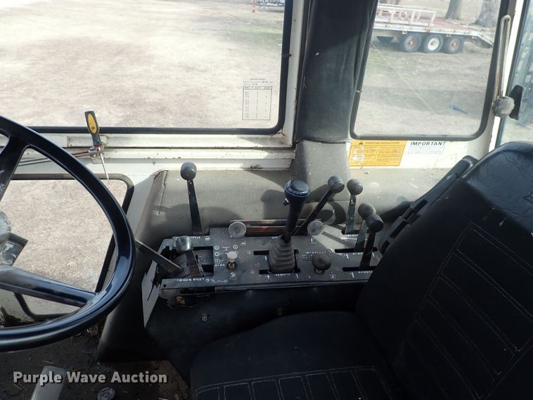 image for item DQ5068 1979 Case 2290  tractor