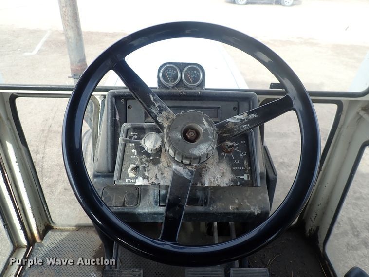 image for item DQ5068 1979 Case 2290  tractor