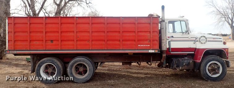 image for item DQ5071 1973 Ford  grain truck