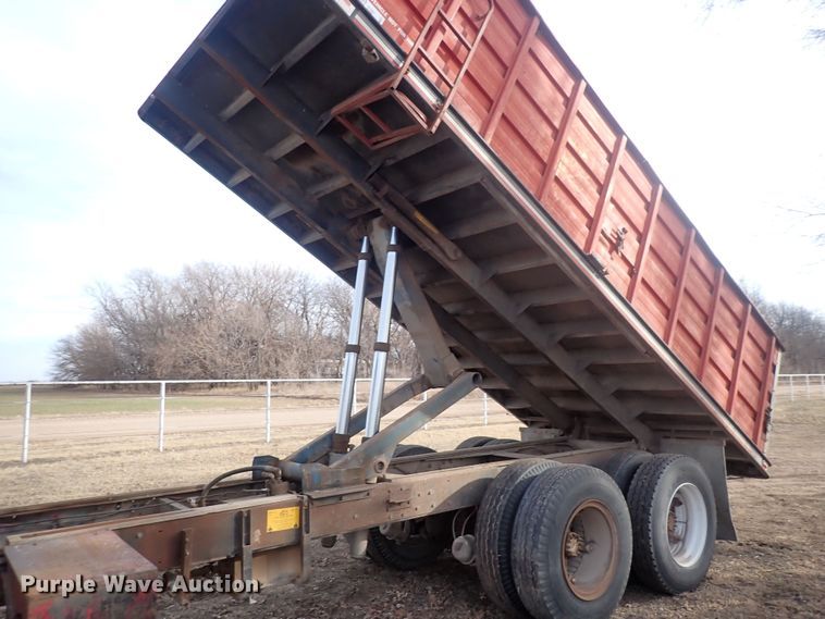 image for item DQ5071 1973 Ford  grain truck