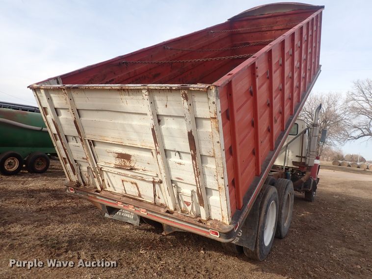 image for item DQ5071 1973 Ford  grain truck