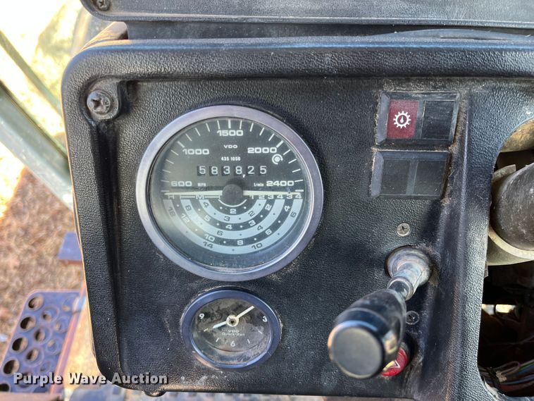 image for item DQ5094 1986 Deutz Allis 7145  tractor