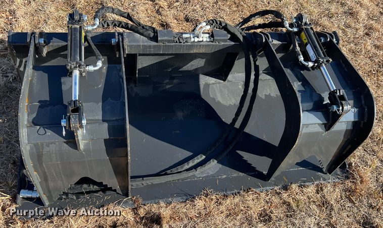 image for item ID9431 Skid steer grapple bucket