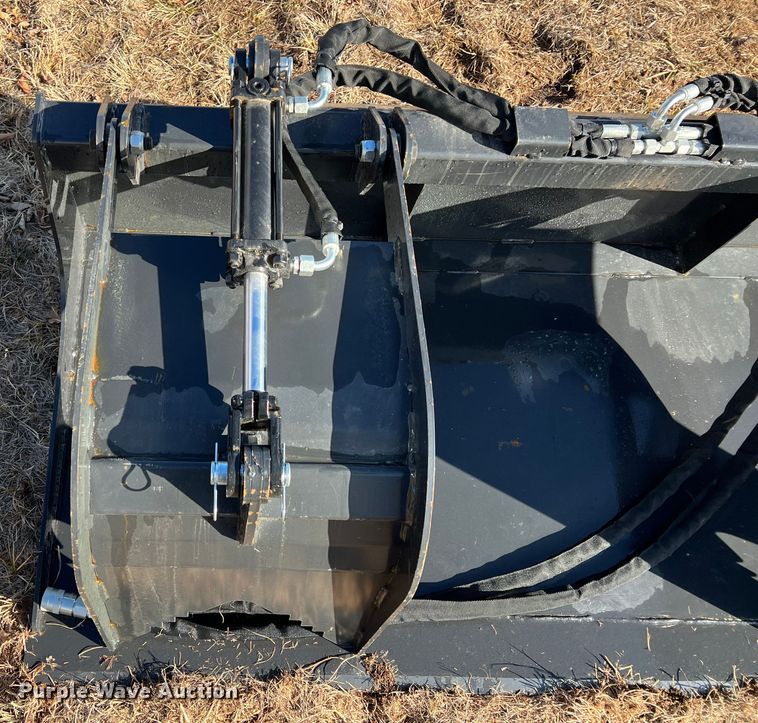 image for item ID9431 Skid steer grapple bucket
