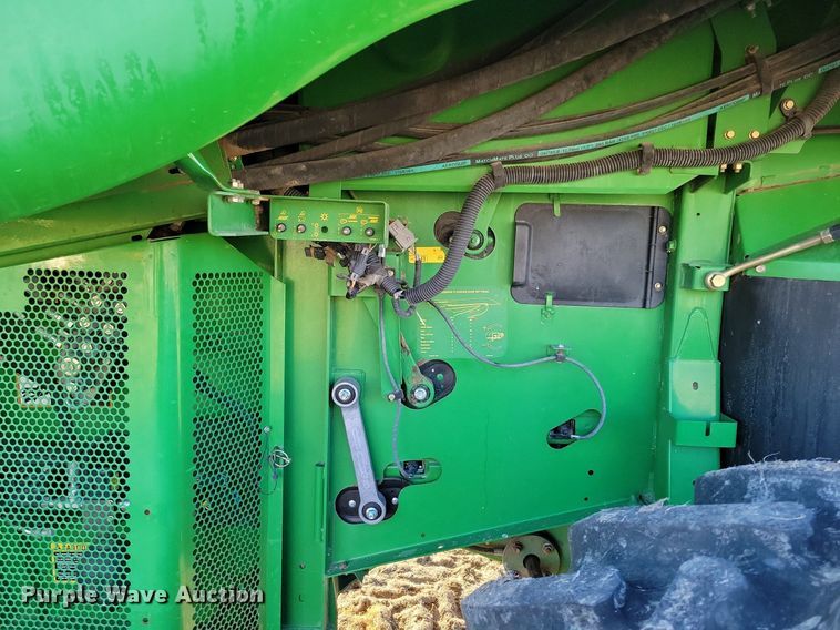 image for item LG9463 2009 John Deere 9770 STS  combine