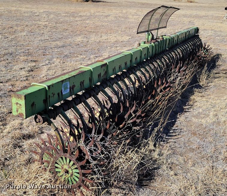 image for item LG9471 John Deere 400  rototiller