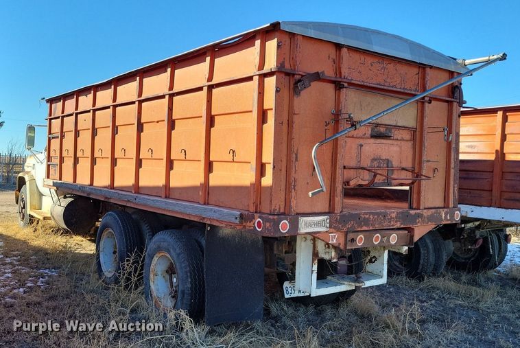 image for item LG9479 1973 Chevrolet C60  grain truck