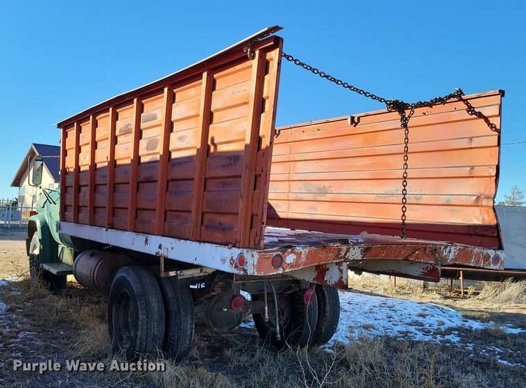 image for item LG9480 1974 Chevrolet C60  grain truck