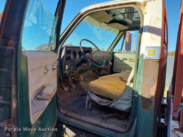 image for item LG9480 1974 Chevrolet C60  grain truck