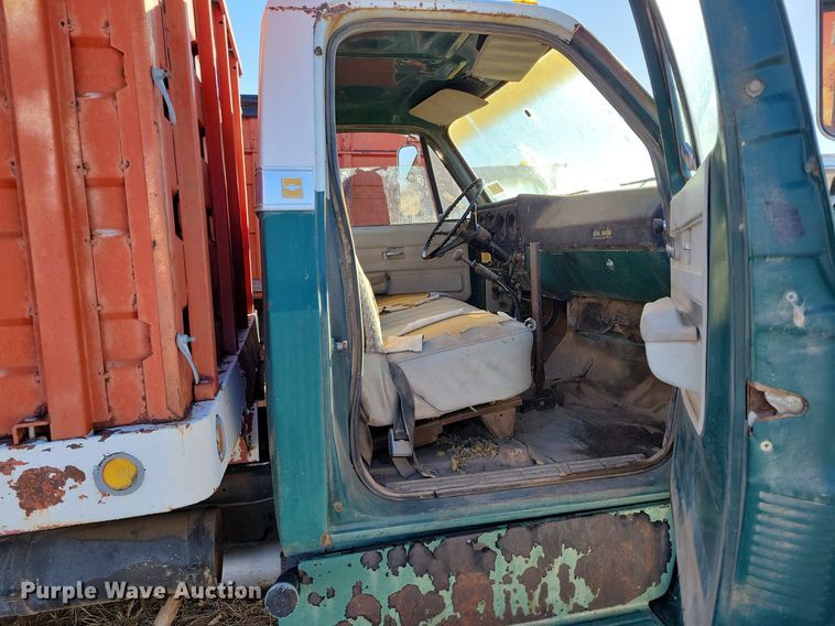 image for item LG9480 1974 Chevrolet C60  grain truck