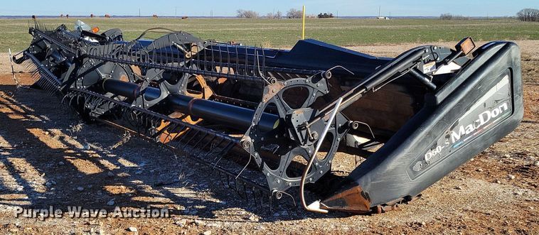 image for item LG9482 2009 MacDon D60-S  flex draper head