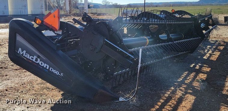 image for item LG9482 2009 MacDon D60-S  flex draper head
