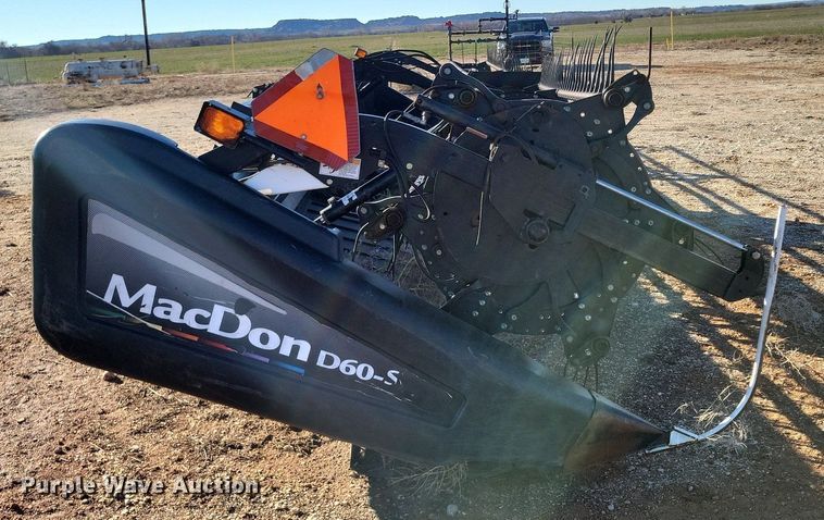 image for item LG9482 2009 MacDon D60-S  flex draper head