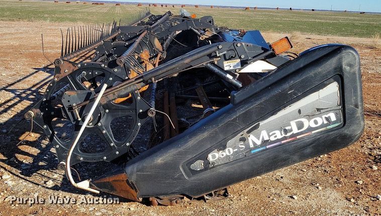 image for item LG9482 2009 MacDon D60-S  flex draper head