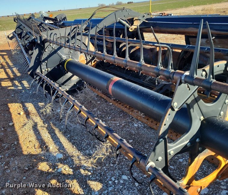 image for item LG9482 2009 MacDon D60-S  flex draper head