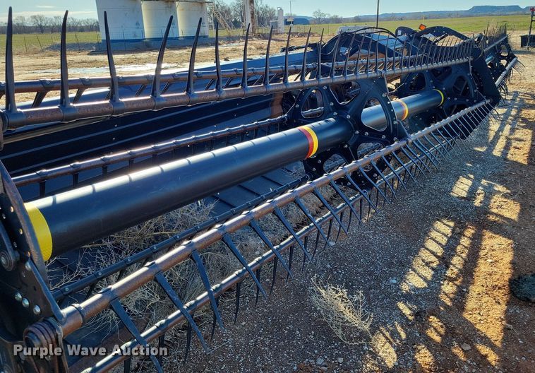 image for item LG9482 2009 MacDon D60-S  flex draper head