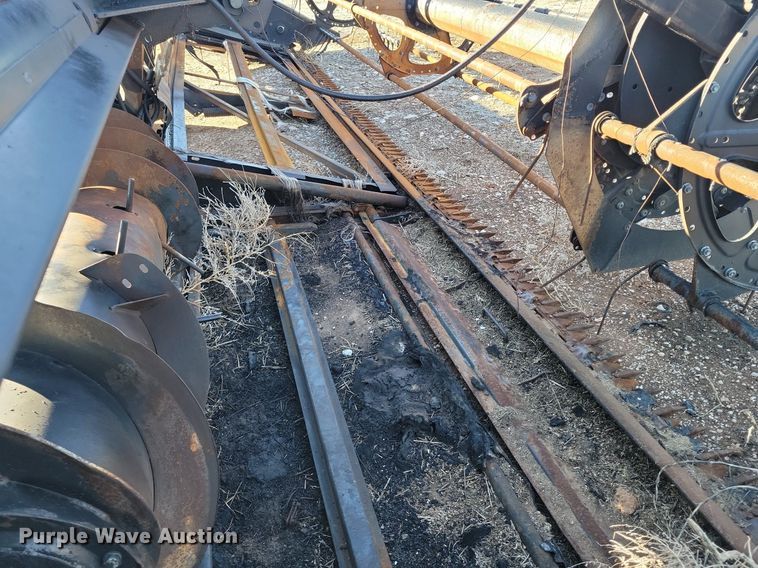 image for item LG9482 2009 MacDon D60-S  flex draper head