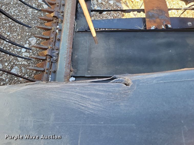 image for item LG9482 2009 MacDon D60-S  flex draper head