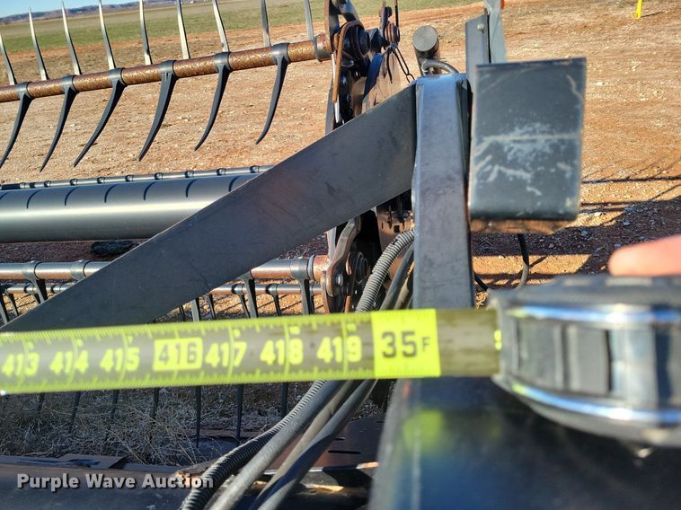 image for item LG9482 2009 MacDon D60-S  flex draper head