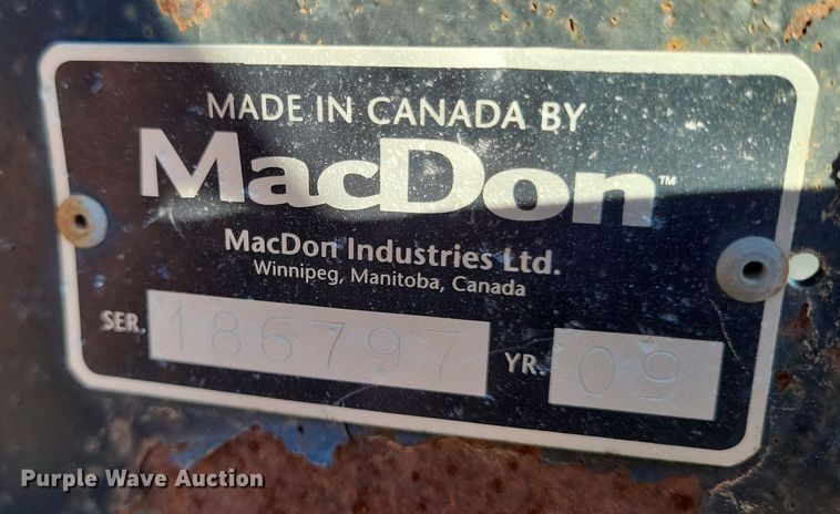 image for item LG9482 2009 MacDon D60-S  flex draper head