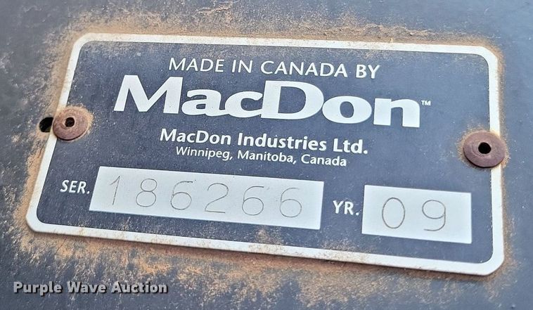 image for item LG9482 2009 MacDon D60-S  flex draper head