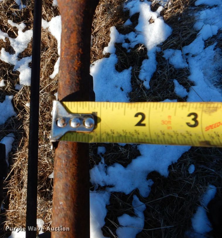 image for item LI9038 Approximately 75 sucker rods